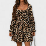 Vestido encantador com estampa de onça