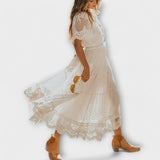 Vestido Midi Lacey com Decote em V e Mangas Curtas