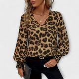 Blusa elegante com estampa de onça