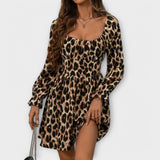 Vestido encantador com estampa de onça
