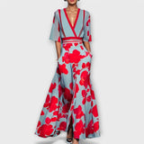 Vestido elegante com estampas florais