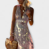 Vestido fluido com decote em V e detalhes em paetês