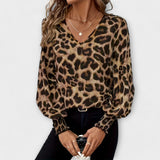 Blusa elegante com estampa de onça