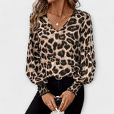 Blusa elegante com estampa de onça