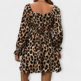 Vestido encantador com estampa de onça