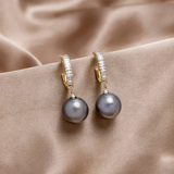 Brincos elegantes com pérolas e zircônia