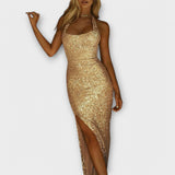 Vestido elegante com fenda alta