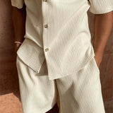 Conjunto de Veludo Cotelê com Camisa e Bermuda