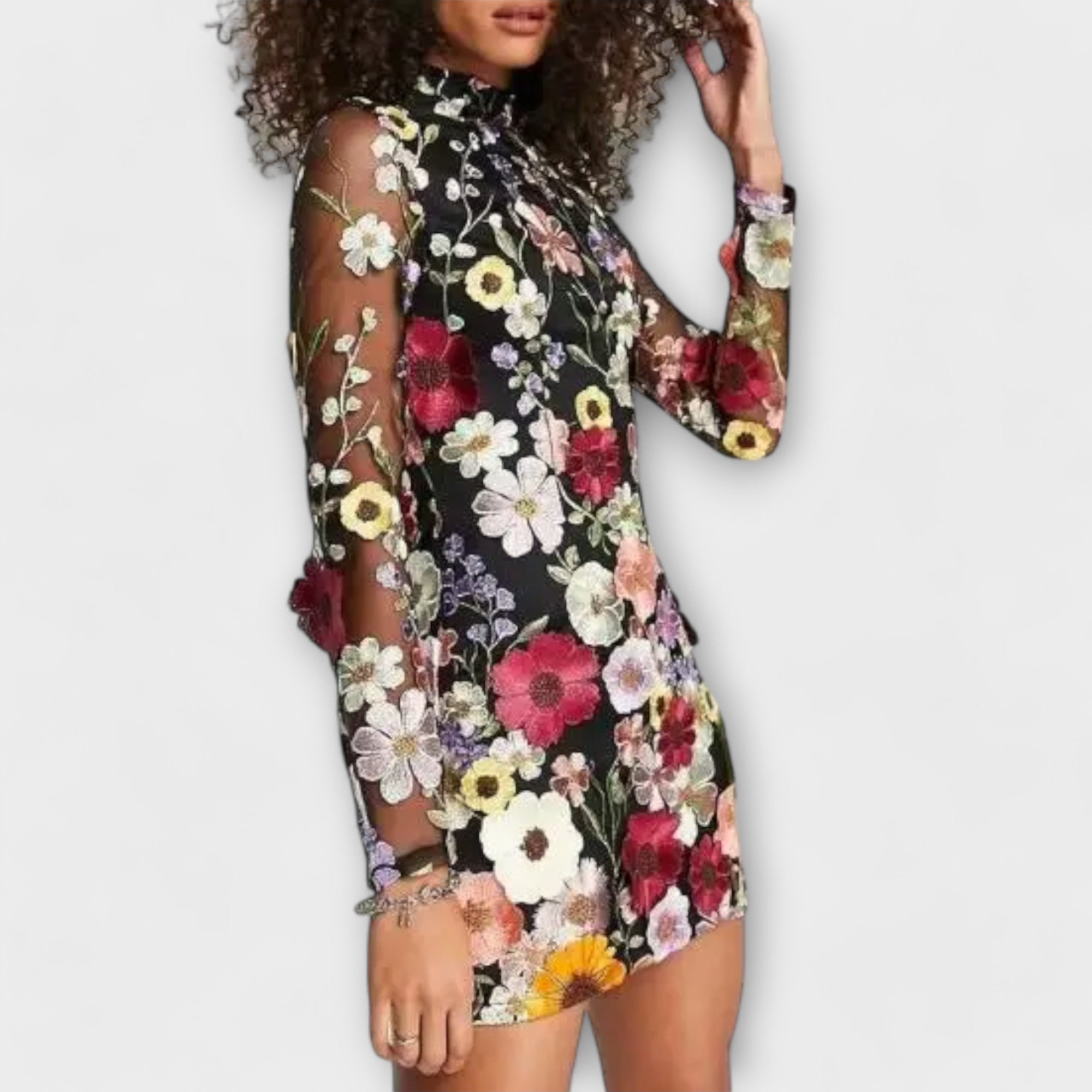 Vestido com padrão de flores 3D