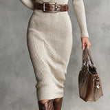 Lena – Vestido de malha com decote médio e cinto