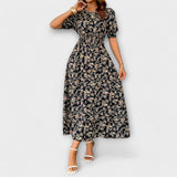 Vestido com decote redondo e estampa floral